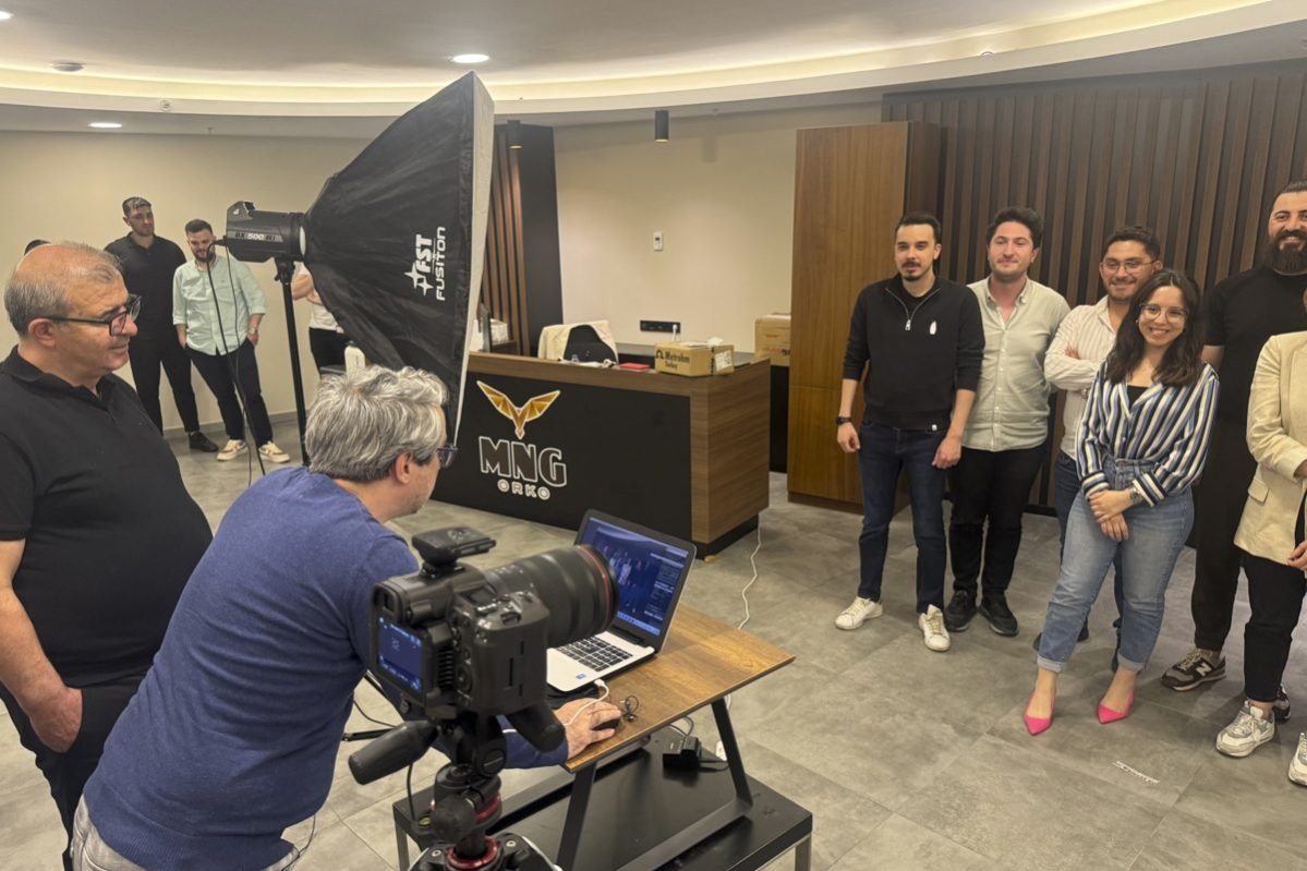 Kurumsal Fotoğraf Çekimi MNG Kurumsal Fotoğraf Çekimi MNG